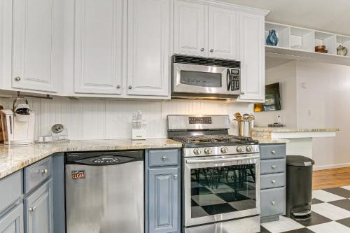 4 Mi to Falls Lake Dog-Friendly Wake Forest Home in Wake Forest, USA