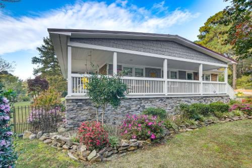 4 Mi to Falls Lake Dog-Friendly Wake Forest Home in Wake Forest (NC)