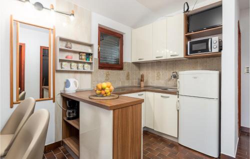 Kitchen, Lovely Apartment In Rab With Kitchen in Rab