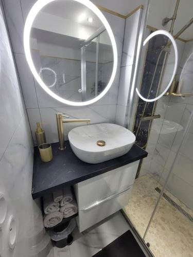 Studio elegant l'orchidee Jacuzzi en interieur toute l'annee in Fontcaude