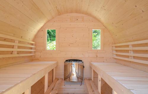 Attractions, Beautiful Home In Ebeltoft With Kitchen in Femmoller