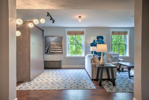 Huge Spacious Condo Sleeps 10 Close to Biltmore and Asheville Downtown in Asheville, USA