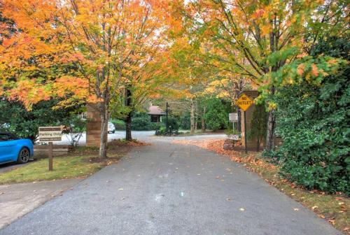 Huge Spacious Condo Sleeps 10 Close to Biltmore and Asheville Downtown in Asheville, USA