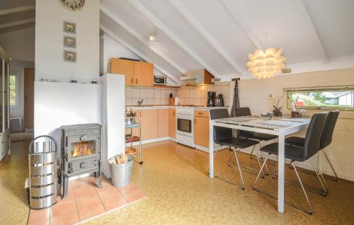 Kitchen, Two-Bedroom Holiday Home In Thisted in Norre Vorupor