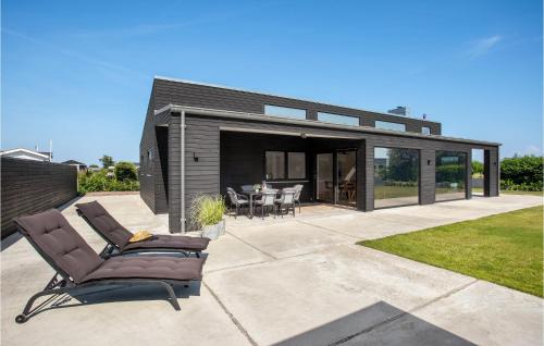  Beautiful Home In Sæby With Harbor View in Sæby