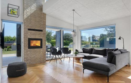 Beautiful Home In Sæby With Harbor View in Sæby