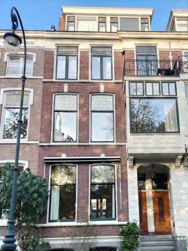 Historic canal house in green residential area, Утрехт (фото 2)