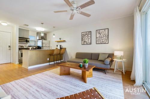 Pet Friendly Apt w Pool Minutes from Zilker Park in Austin in Austin, USA