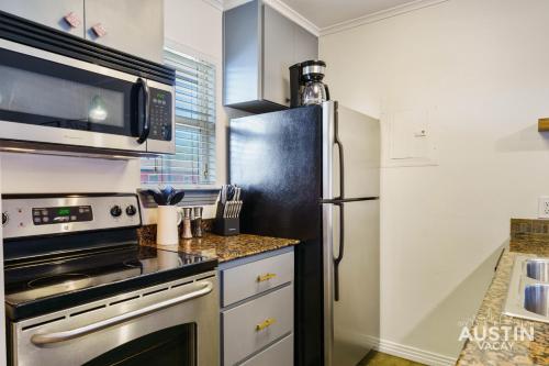 Pet Friendly Apt w Pool Minutes from Zilker Park in Austin in Austin, USA