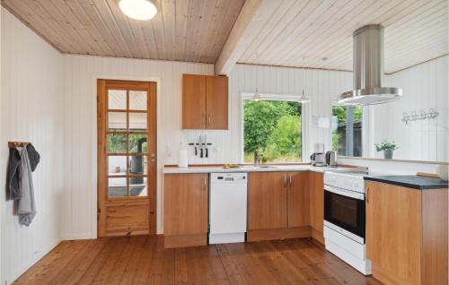 Konyha, 3 Bedroom Beautiful Home In Ebeltoft in Handrup Strand