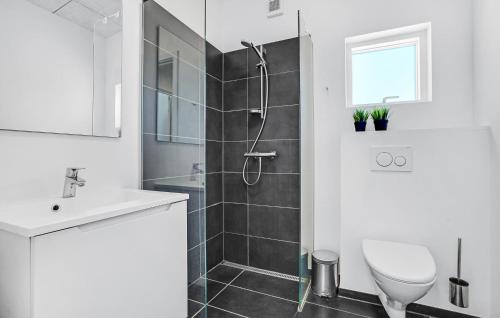 Bathroom, Seven-Bedroom Holiday Home In Glesborg in Glesborg