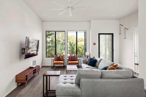 SoCo Villa - Backyard - Balconies - DT Austin in Austin, USA