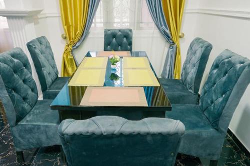 Frade Apartment in อิโคโรดู