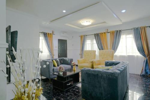 Frade Apartment in อิโคโรดู