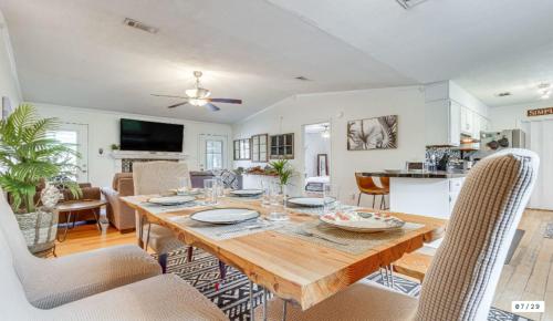 Létesítmények, Milton Waterfront Home with Dock & Outdoor Kitchen in Avalon (FL)