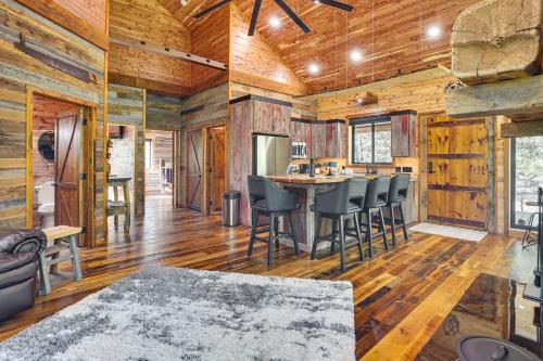Galena Cabin on 20 Acres 5 Mi to Downtown! in Galena, USA