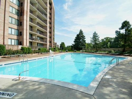 Executive Suite at National Landing - 1BR, Metro, Gym, Pool, Sauna, 2 Queen Beds, Arlington (foto 2)