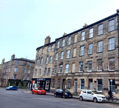 Spacious Victorian Apartment in Edinburgh City