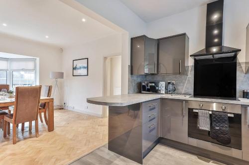 Cosy, Exclusive Sheffield House Near Peak District in ดอร์