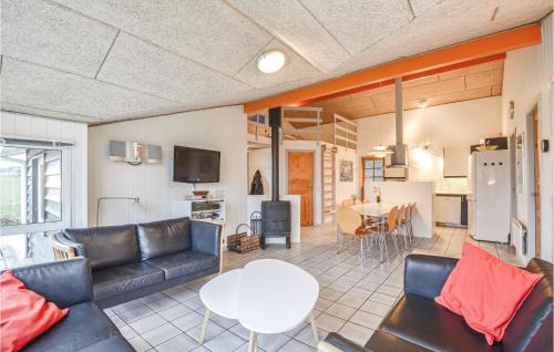 Nice Home In Ebeltoft With Sauna in Holme
