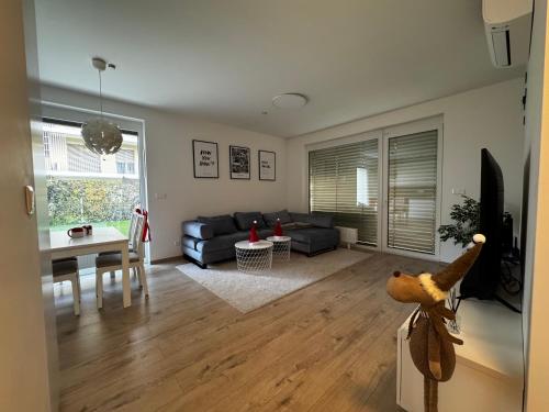 BA Apartment with free garage parking and garden, Bratislava (photo 4)