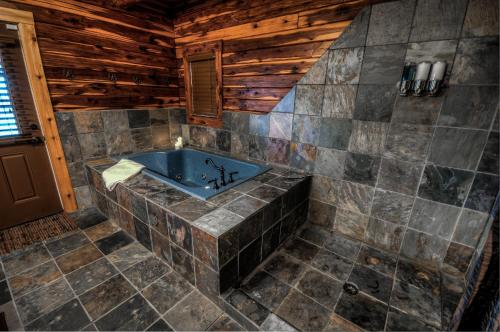 Coschocton Hills - 2 Luxury Log Cabins - Lake Coschocton Hills - 2 Luxury Log Cabins - Lake