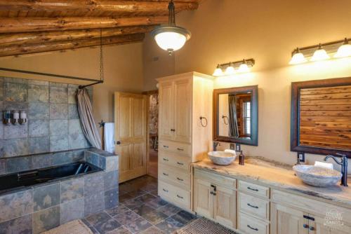 Coschocton Hills - 2 Luxury Log Cabins - Lake Coschocton Hills - 2 Luxury Log Cabins - Lake