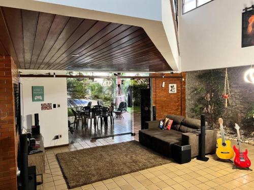 mansão com churrasqueira sinuca piscina aquecida mansão com churrasqueira sinuca piscina aquecida