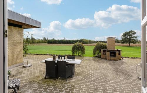  4 Bedroom Beautiful Home In Brande in Brande