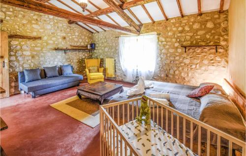Stunning Apartment In Ficulle With Wifi in 菲庫萊