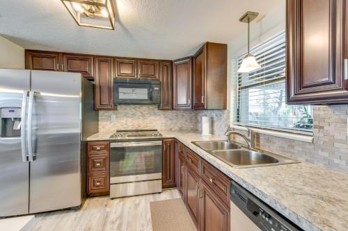 Near Beaches and Downtown Sarasota Home with Lanai in Sarasota, USA