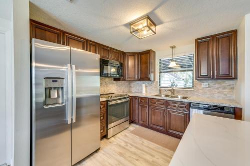 Near Beaches and Downtown Sarasota Home with Lanai in Sarasota, USA