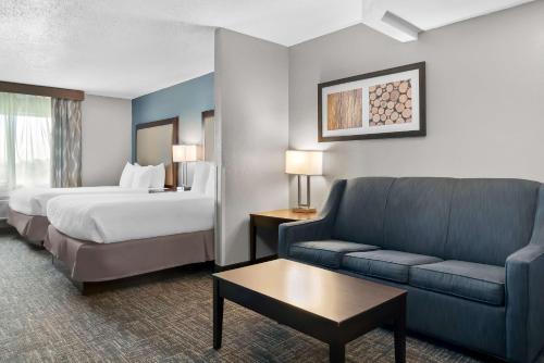 Queen Suite with Two Queen Beds