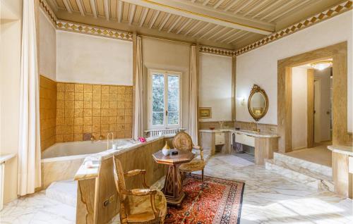 Awesome Home In Fucecchio With Jacuzzi