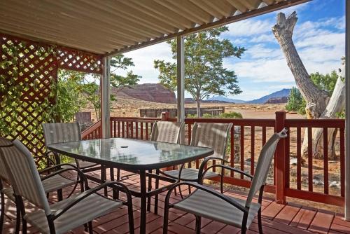 Air Conditioning, OHV Trails near home, Close to Lake Powell, Bullfrog Marina in Ticaboo (UT)