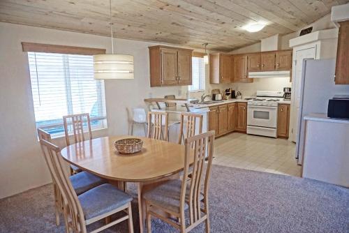 Air Conditioning, OHV Trails near home, Close to Lake Powell, Bullfrog Marina in Ticaboo (UT)