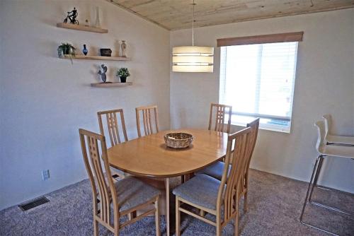 Air Conditioning, OHV Trails near home, Close to Lake Powell, Bullfrog Marina in Ticaboo (UT)
