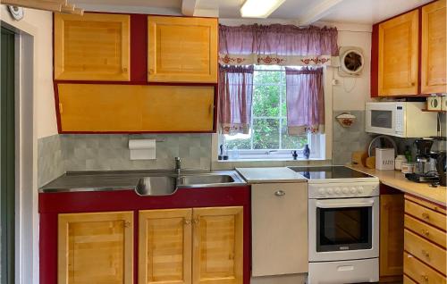 廚房, Stunning Home In Verma With Kitchen in 比約利