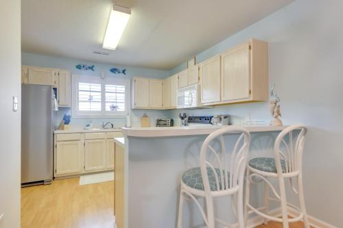 4 Mi to Beach Family-Friendly Little River Abode! in Little River, USA