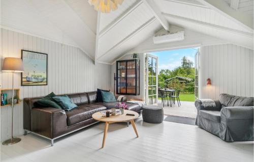  Amazing Home In Rønde With Sauna in Rønde