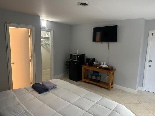 Elles King Room- Private Entrance in Fort Lauderdale, USA