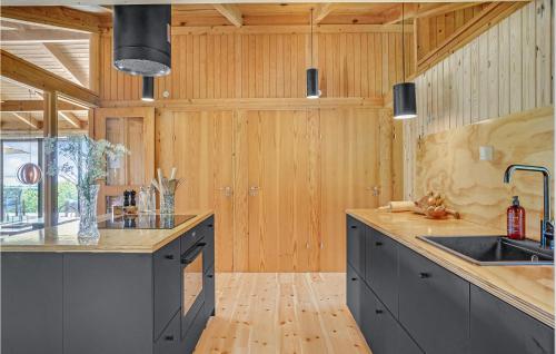 cuina, Nice Home In Knebel With House Sea View in Knebel