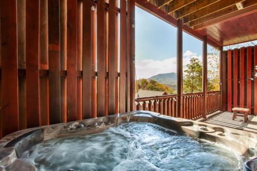 Highland Haven w Hot Tub Grill Fireplace in Sevierville, USA