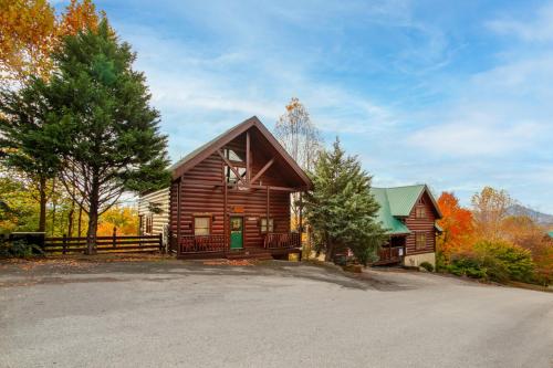 Highland Haven w Hot Tub Grill Fireplace in Sevierville, USA
