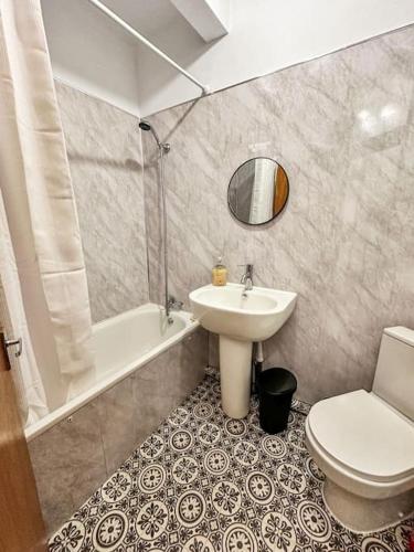 Modern Apartment in Leytonstone - Tap to explore photos