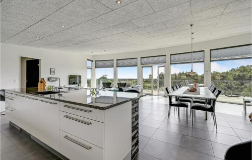 Kitchen, 4 Bedroom Nice Home In Ebeltoft in Boeslum