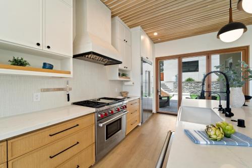 Beach Luxury - Hot Tub, Sauna, Firepits, Ebikes, Surf in San Diego, USA