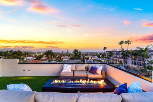 Beach Luxury - Hot Tub, Sauna, Firepits, Ebikes, Surf in San Diego, USA