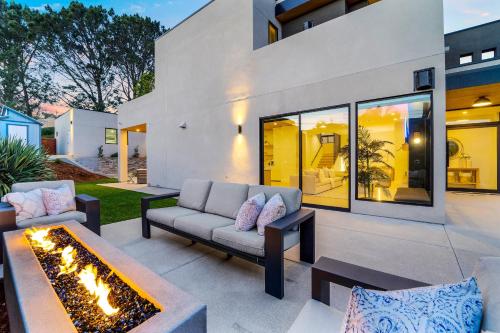 Beach Luxury - Hot Tub, Sauna, Firepits, Ebikes, Surf in San Diego, USA