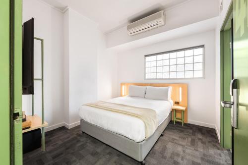 YHA Brisbane City Room Type - Queen Room with Ensuite